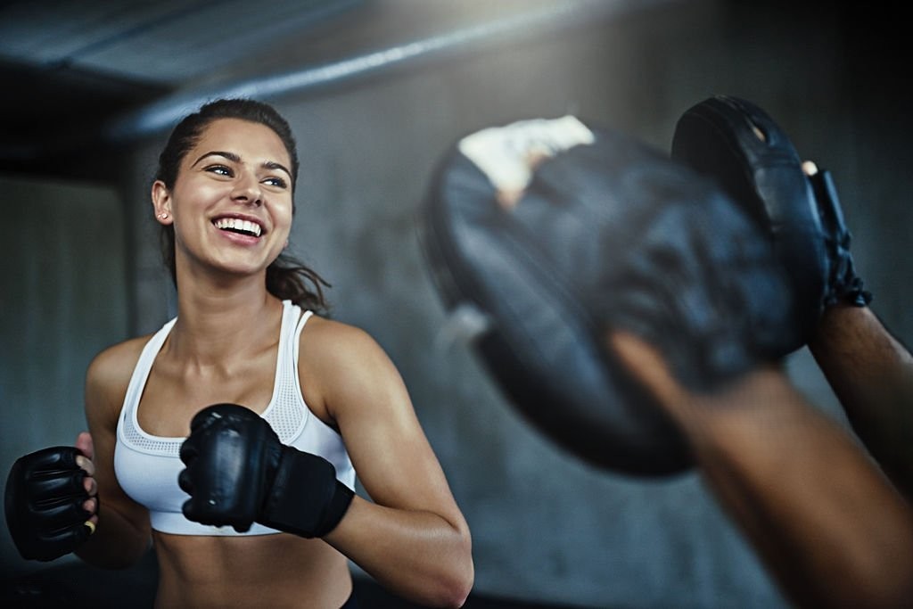 Γυναίκα σε προπόνηση krav maga