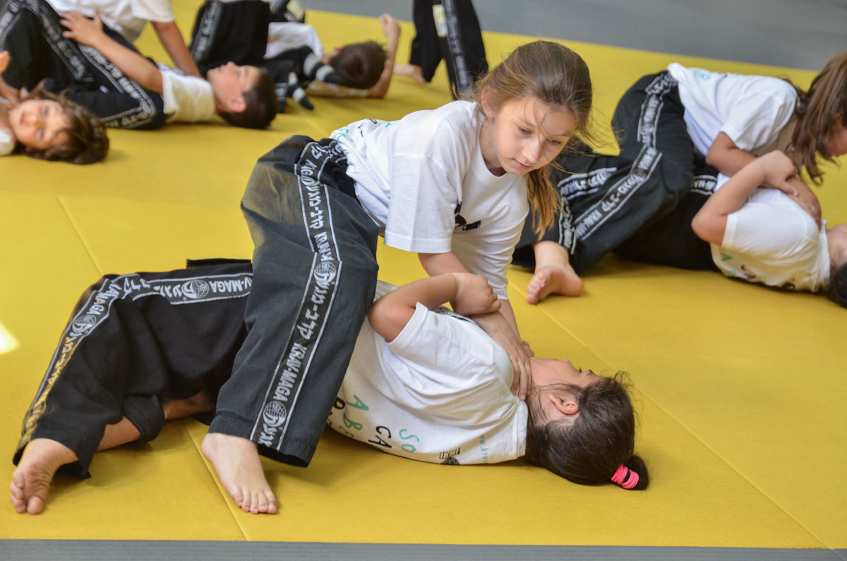 Παιδιά σε προπόνηση krav maga